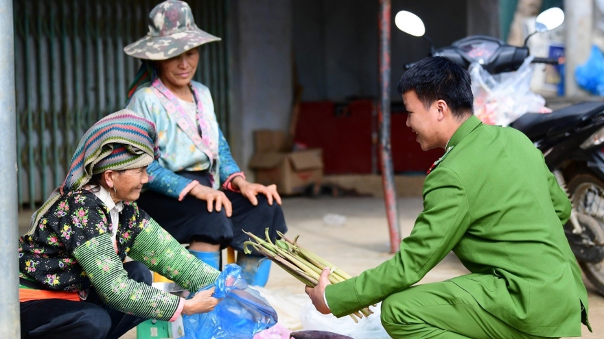 Thượng úy công an người dân tộc Thái: “Phục vụ người dân như người thân của mình”