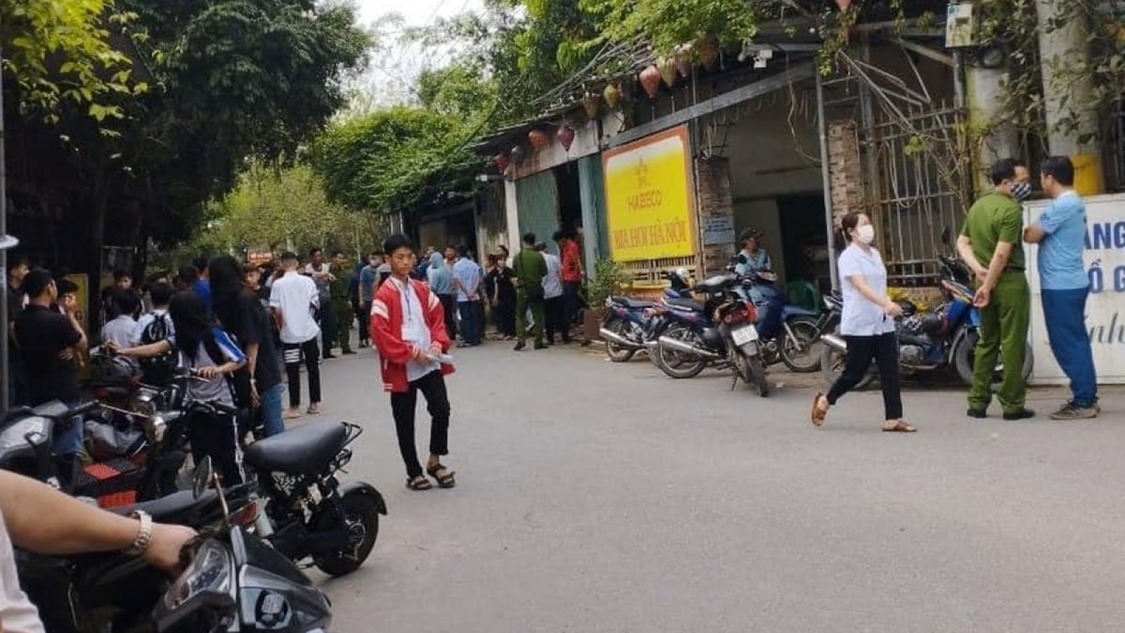 Dùng dao tấn công 1 phụ nữ rồi tự tử tại Hà Nội