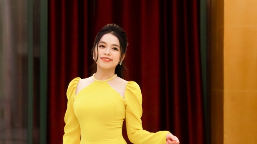 Ca sĩ trẻ Huyền Trang: “Tôi tiếp nối giấc mơ làm ca sĩ của mẹ”