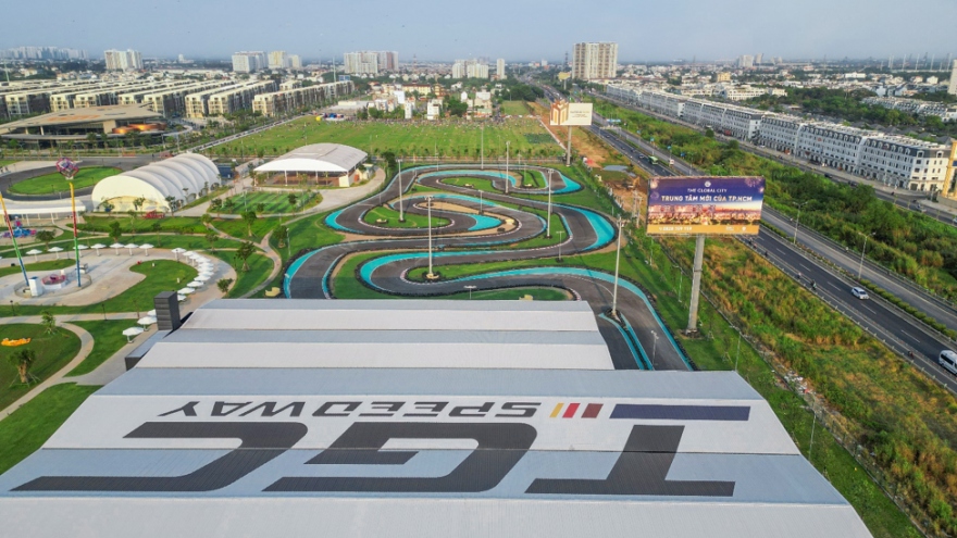Không cần đi đâu xa, ngay trung tâm thành phố đã có đường đua Go-kart siêu xịn