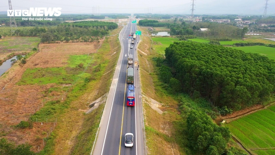 Phải học thêm kỹ năng lái xe trên cao tốc phân kỳ