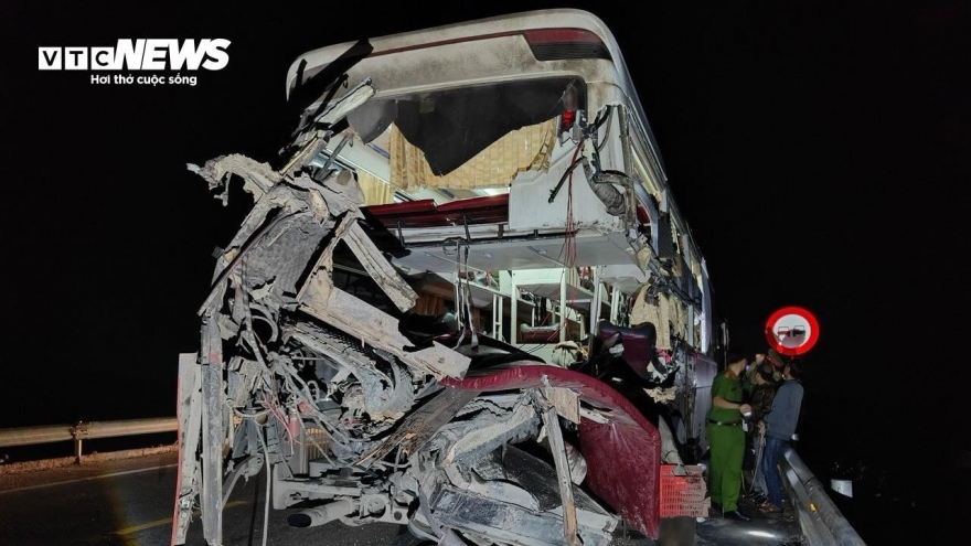 Cao tốc Cam Lộ - La Sơn vẫn chưa thể thông tuyến sau vụ tai nạn kinh hoàng