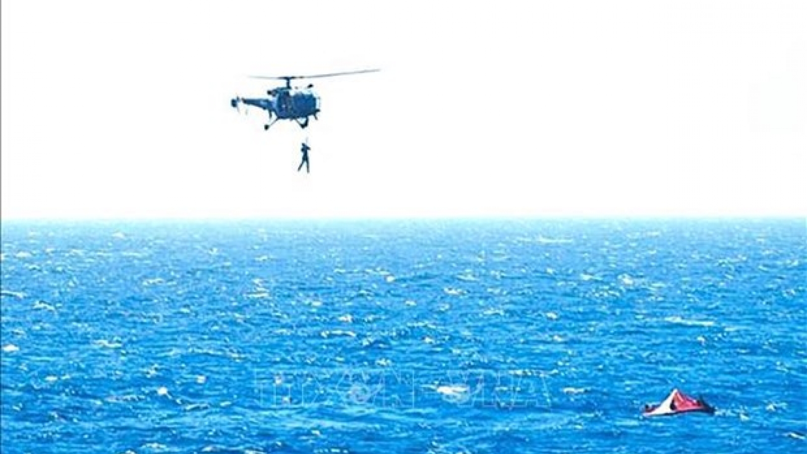Citizen protection for Vietnamese sailors on ship attacked on Red Sea