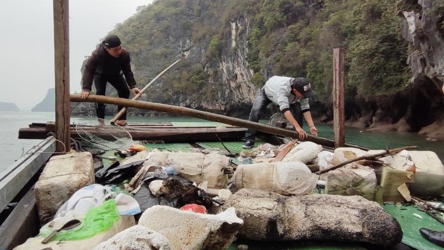 Cần quản lý chặt các nguồn rác thải trên di sản vịnh Hạ Long