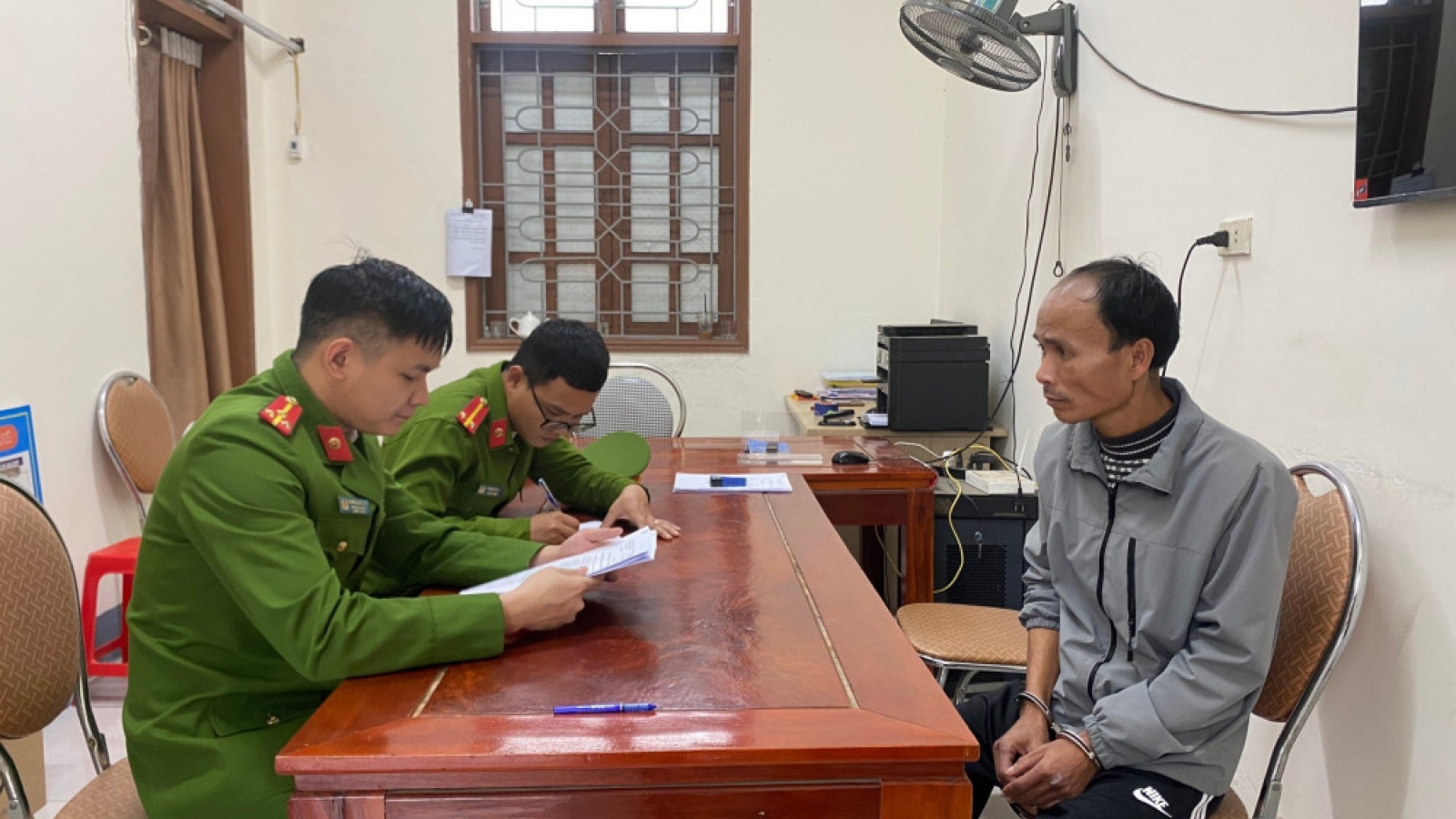 Chạy xe máy kẹp 3 gây tai nạn chết người sau khi nhậu