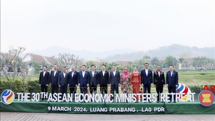 Vietnam attends 30th ASEAN Economic Ministers’ Retreat in Laos