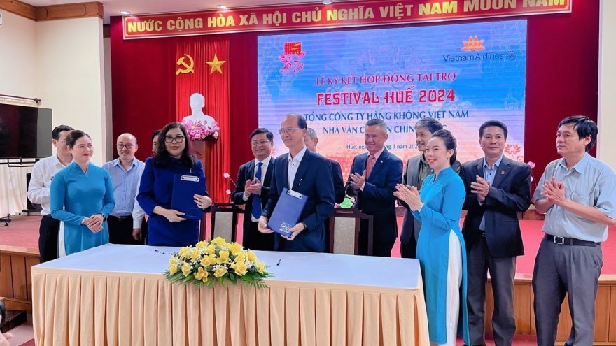 Vietnam Airlines đồng hành cùng Festival Huế năm thứ 9