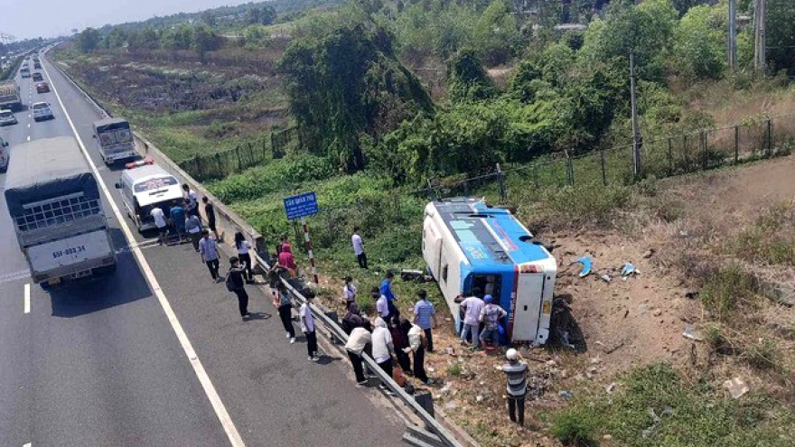 Many survive as bus overturns on southern expressway