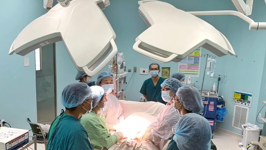 Cứu sống mẹ con sản phụ bị sản giật nặng nguy kịch