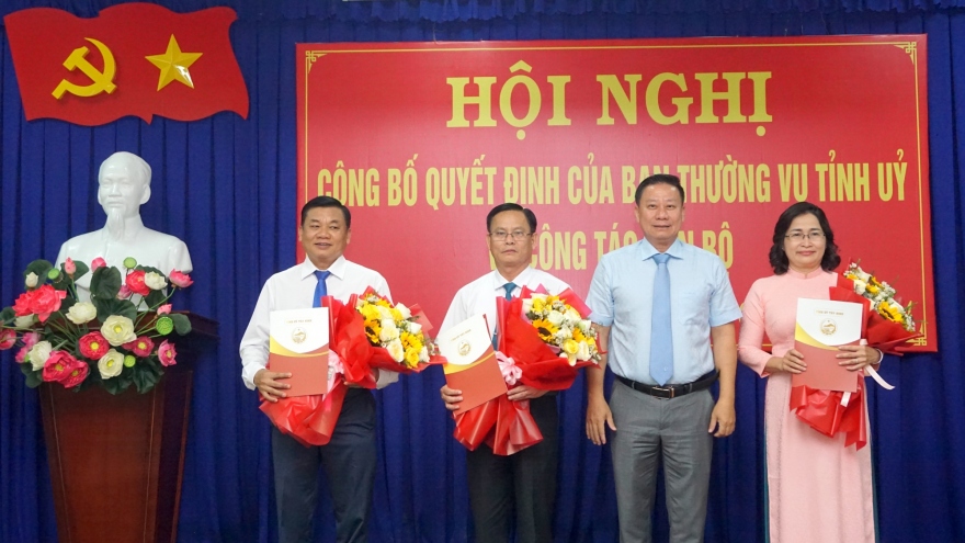 Tây Ninh trao quyết định nhân sự tại nhiều đơn vị