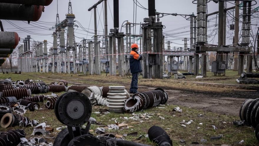 Nga không kích ồ ạt, Ukraine buộc phải cắt điện luân phiên