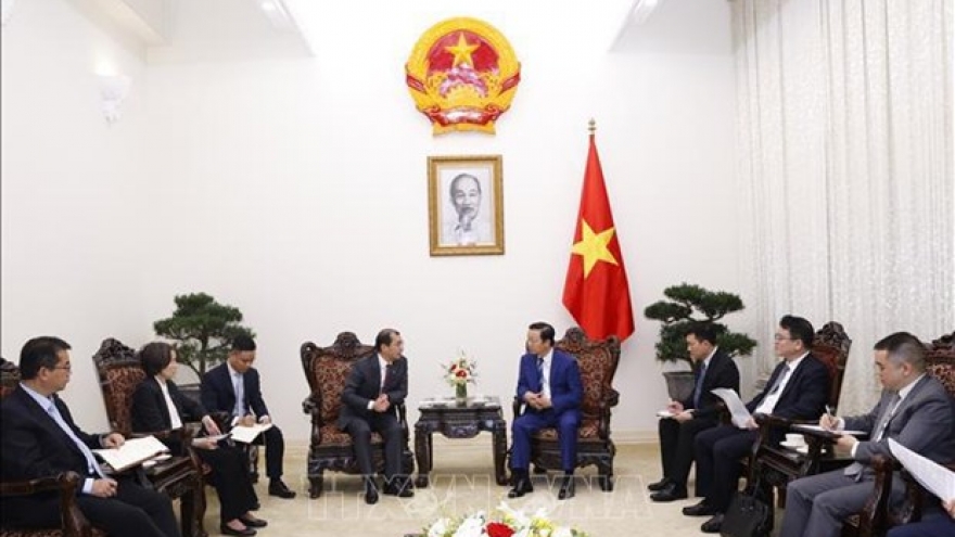 Deputy PM receives leader of China Energy International Group Co. Ltd.
