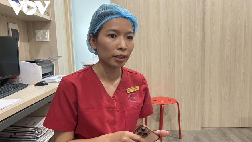 Khen thưởng nữ điều dưỡng cấp cứu ngừng tim du khách Ấn Độ tại Đà Nẵng