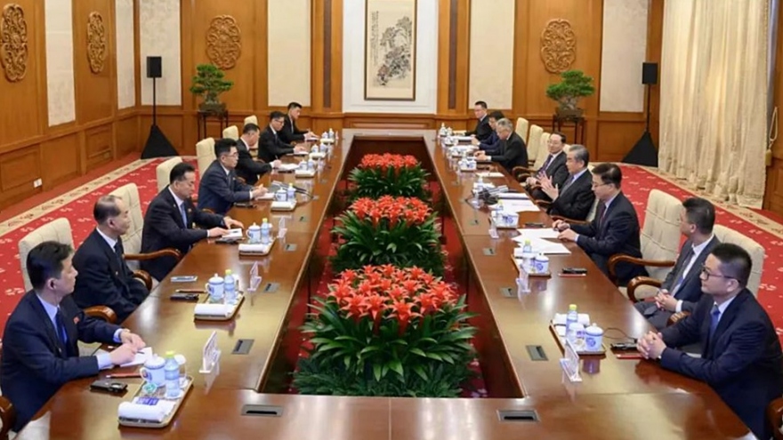 Ủy viên trưởng Nhân đại toàn quốc Trung Quốc thăm Triều Tiên