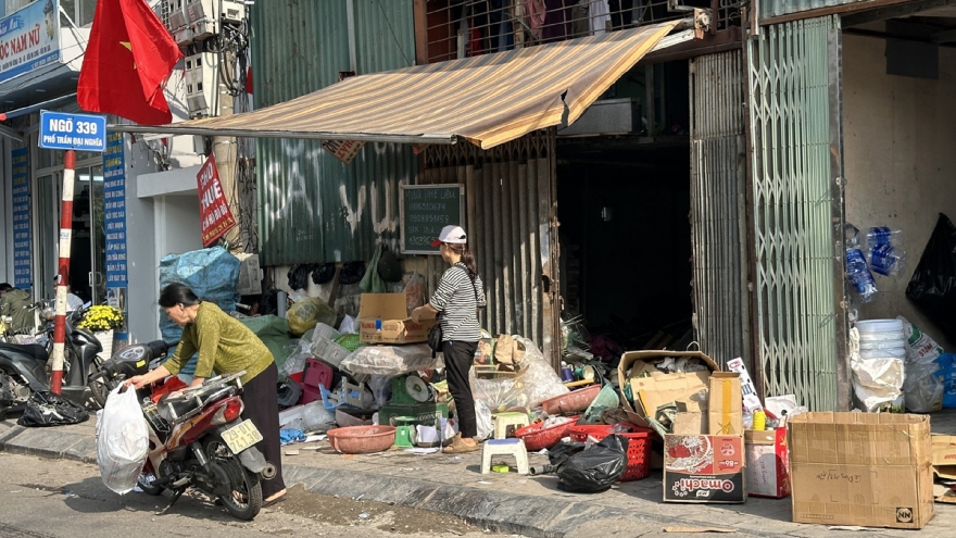 Cơ sở thu mua phế liệu trong khu dân cư tiềm ẩn nguy cơ cháy nổ