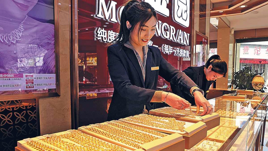 Trung Quốc liên tiếp tăng dự trữ vàng và USD