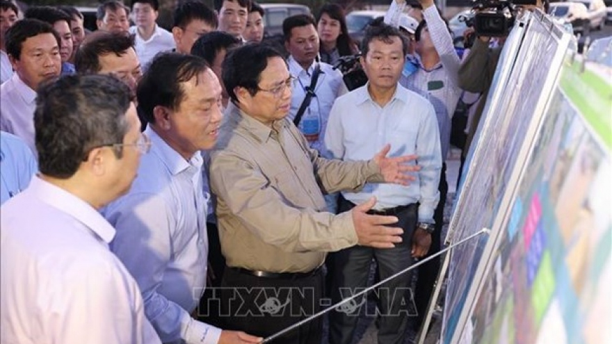 PM inspects key infrastructure works in Tien Giang