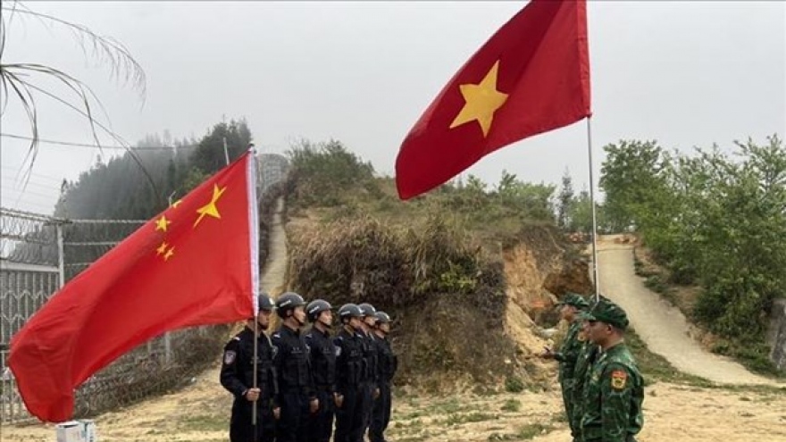 Vietnamese, Chinese border guards hold joint patrol