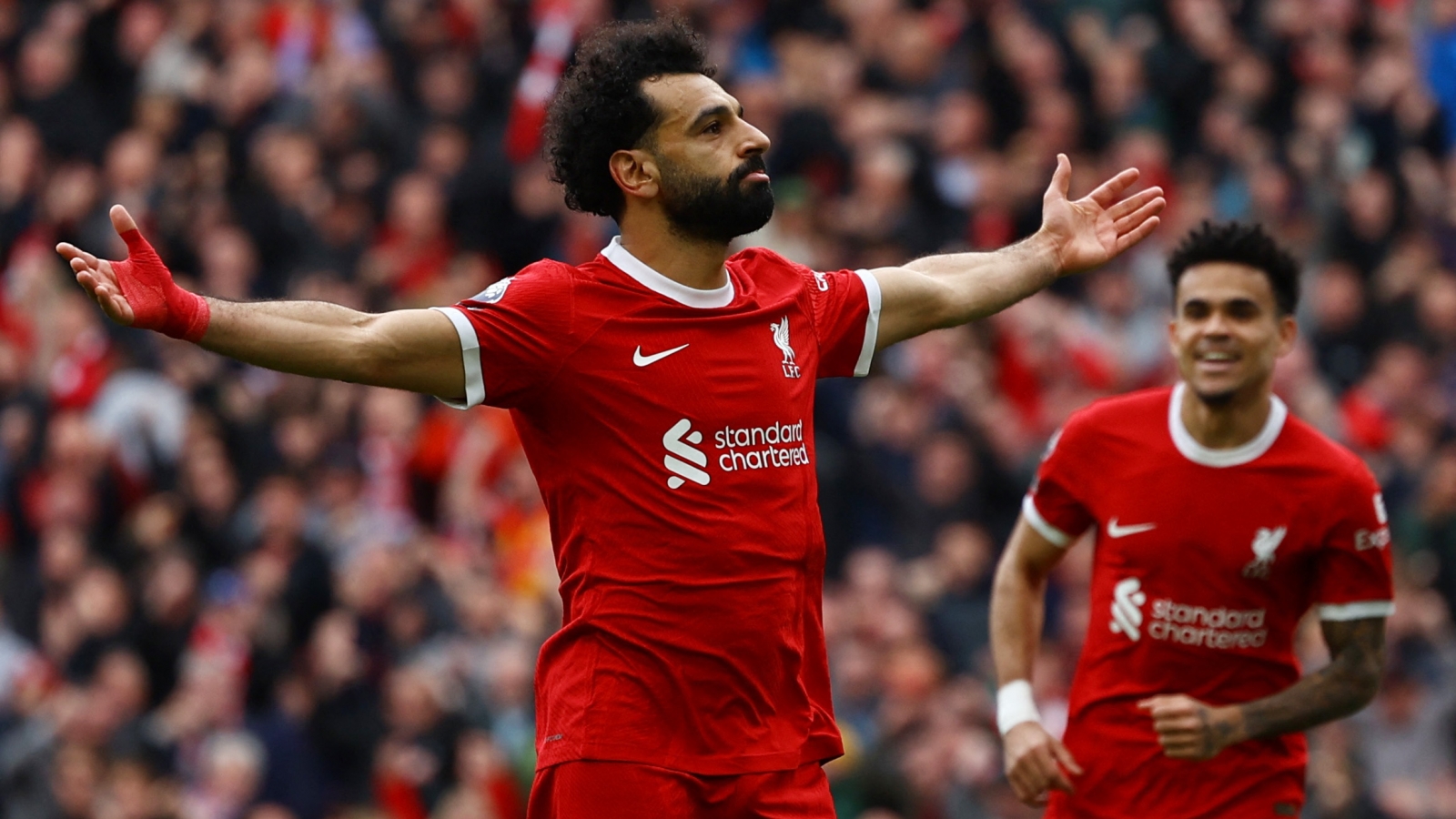 Thắng ngược Brighton, Liverpool chiếm ngôi đầu Ngoại hạng Anh
