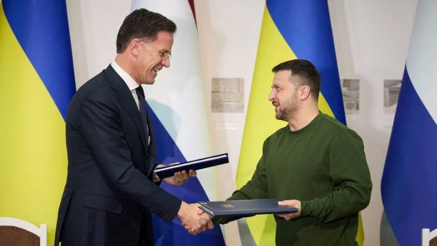 Hà Lan cam kết góp 150 triệu euro mua đạn pháo cho Ukraine