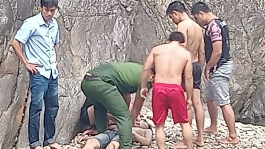Thanh niên trượt chân xuống vũng nước sâu tử vong