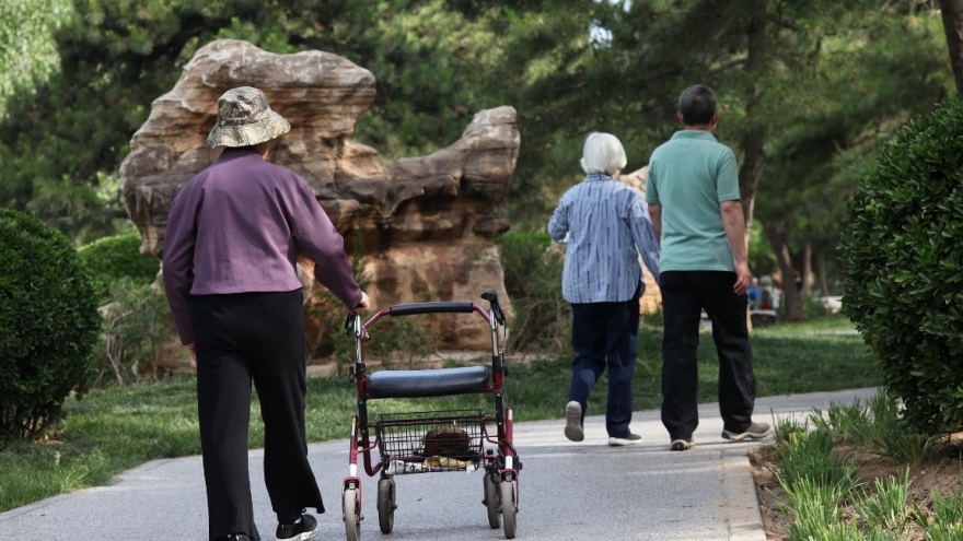 Trung Quốc phát triển dịch vụ chăm sóc người già tại nhà và khu dân cư