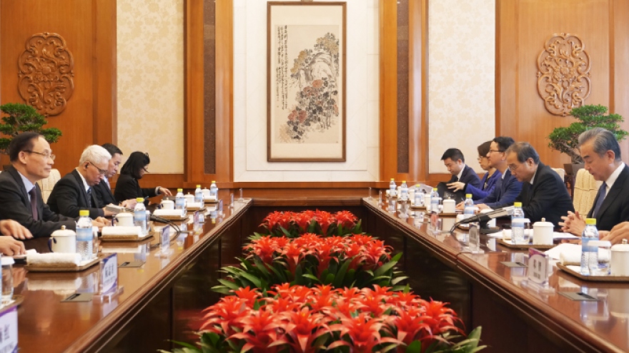 Bí thư Trung ương Đảng hội kiến với các lãnh đạo cấp cao Đảng Cộng sản Trung Quốc