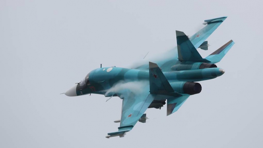 Tiêm kích Su-34 của Nga ném bom nổ mạnh phá hủy thành trì của Ukraine