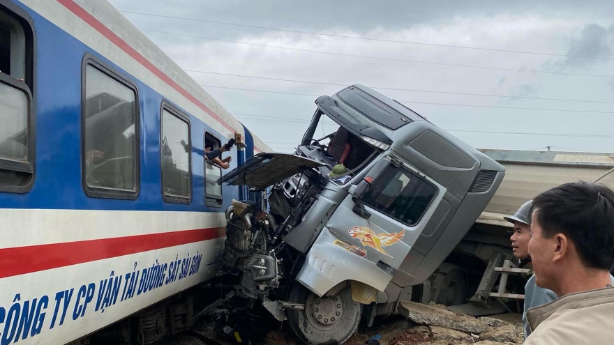 Tai nạn giữa tàu SE8 và xe ô tô đầu kéo đoạn qua huyện Nghi Lộc, Nghệ An