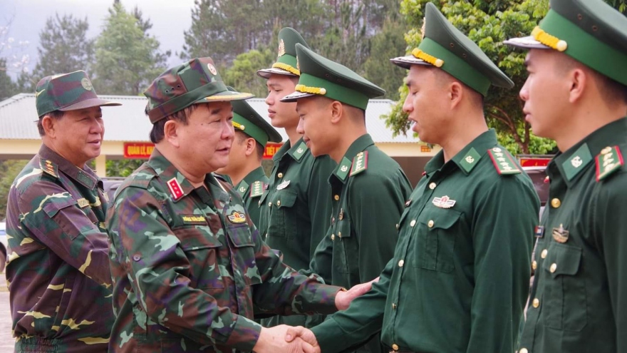 Đoàn đại biểu quốc phòng 3 nước Việt Nam - Lào - Trung Quốc kiểm tra cột mốc 0