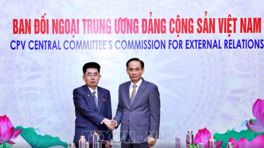 Đoàn đại biểu ĐCS Việt Nam hội đàm với Đoàn đại biểu Đảng Lao động Triều Tiên