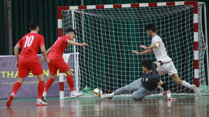 ĐT Futsal Việt Nam "ghi điểm" trong màn so tài với Iran