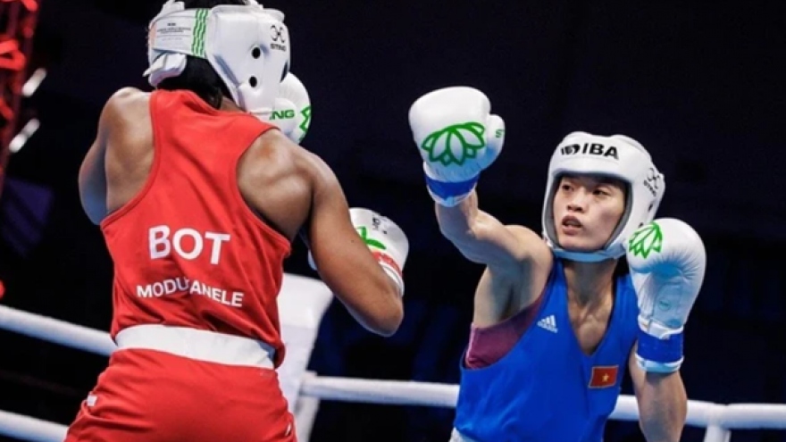 Female boxers hope to punch tickets to Paris Olympics