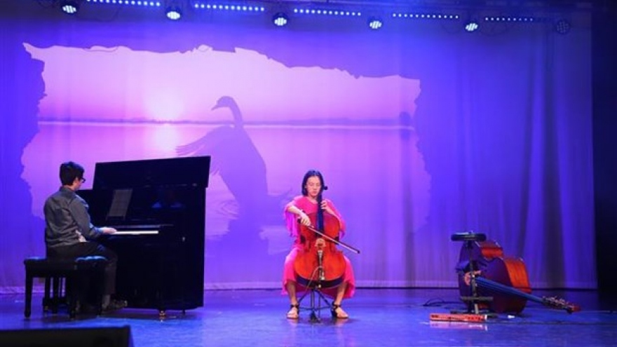 Vietnamese students introduce arts, culture in UK​