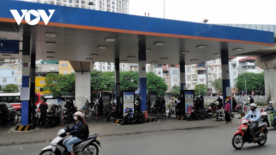 Retail petrol prices up around VND500 per litre