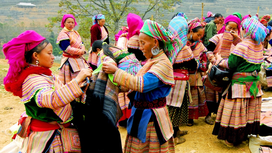 Ethnic tourism village invites visitors to enjoy highland market during holiday