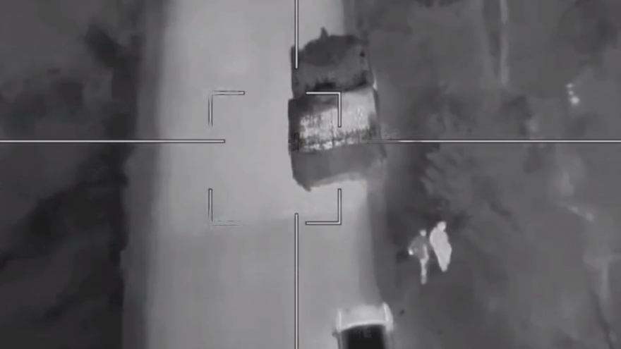 Khoảnh khắc hệ thống HIMARS bị “xé toạc” sau đòn tấn công của UAV Lancet