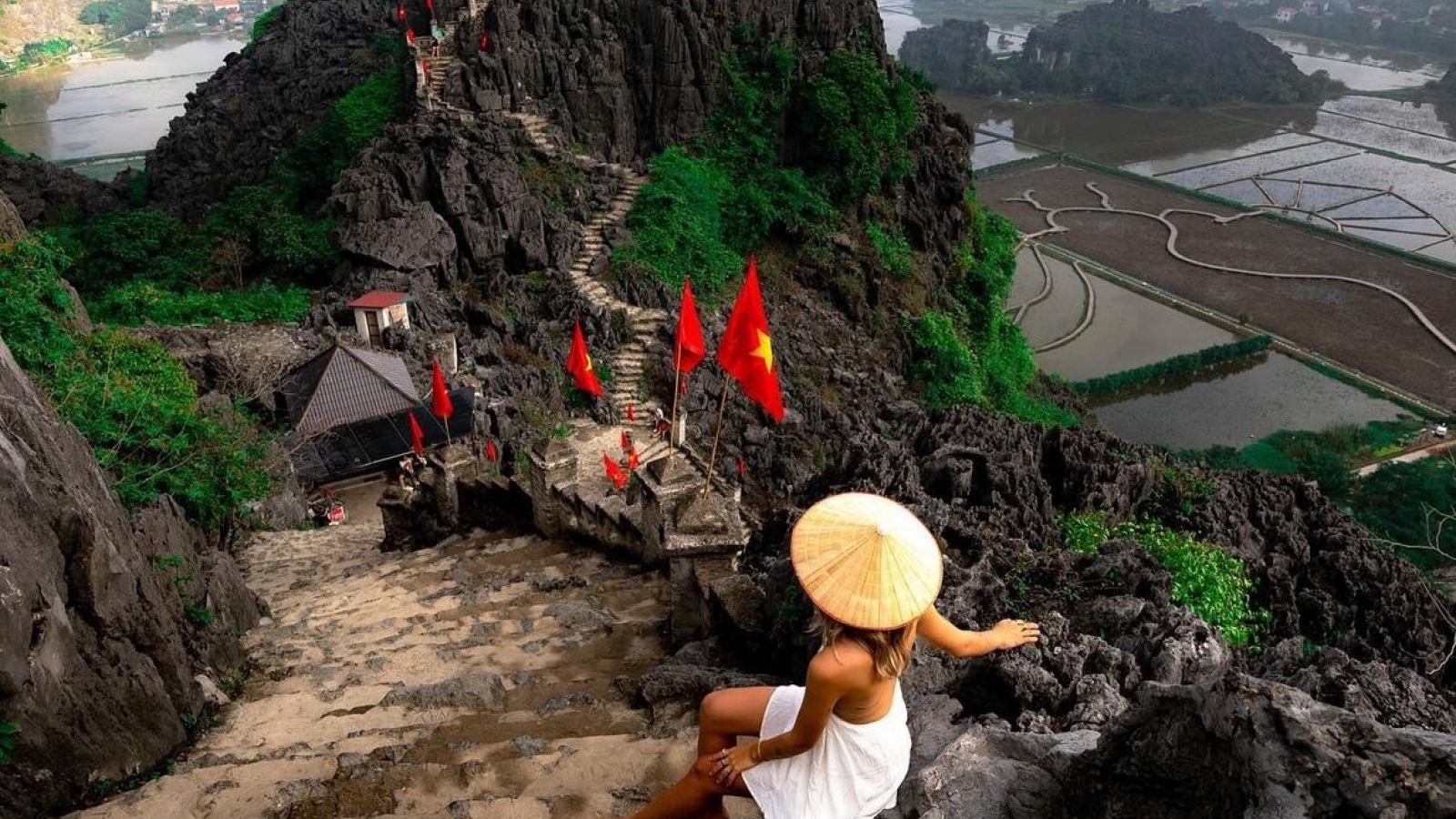 Mua cave – ideal check-in point for visitors during national holidays
