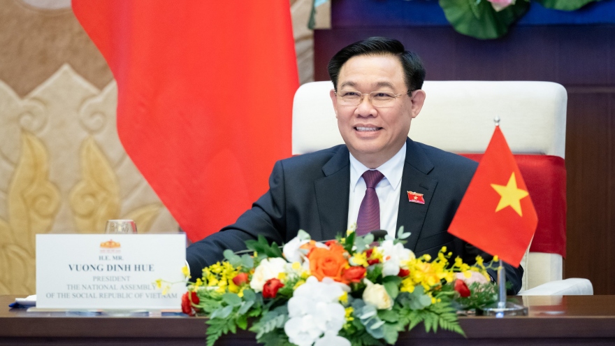 Chủ tịch Quốc hội điện đàm trực tuyến với Chủ tịch Thượng viện Campuchia Hun Sen