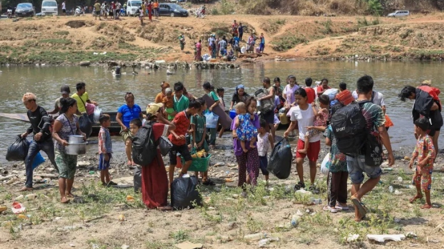 Giao tranh dữ dội khiến hàng ngàn người Myanmar lánh nạn sang Thái Lan