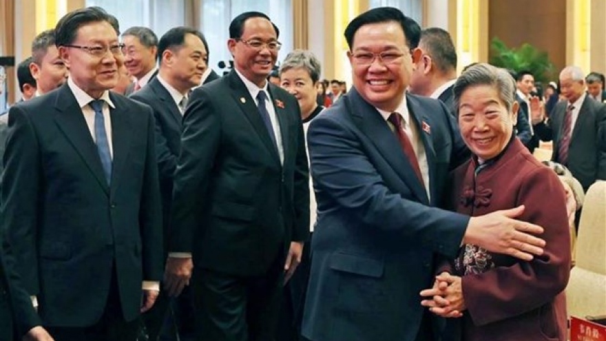NA Chairman joins in Vietnam - China people’s friendship meeting