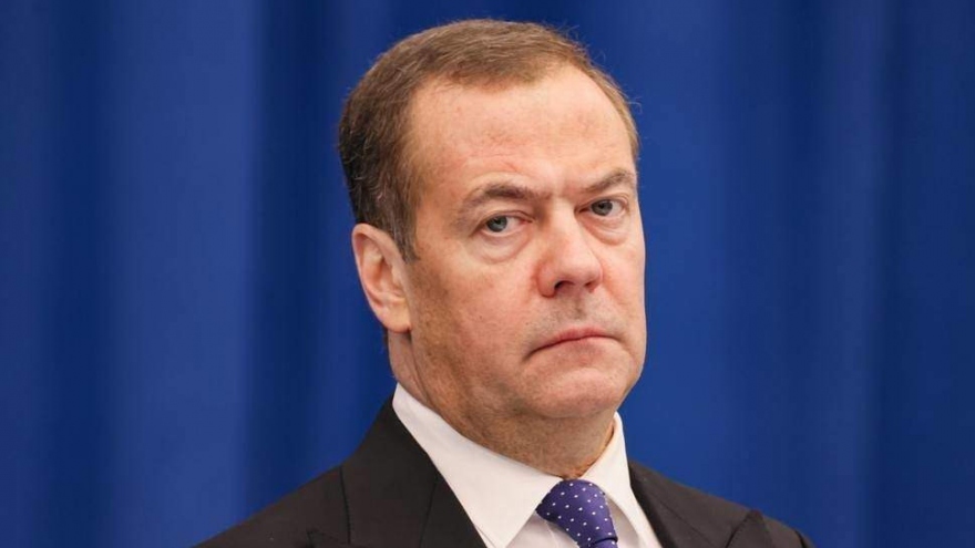 Cựu Tổng thống Nga Medvedev nói phương Tây muốn "thanh lý" ông Zelensky