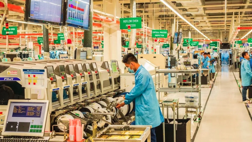 Vietnamese PMI declines slightly on falling orders