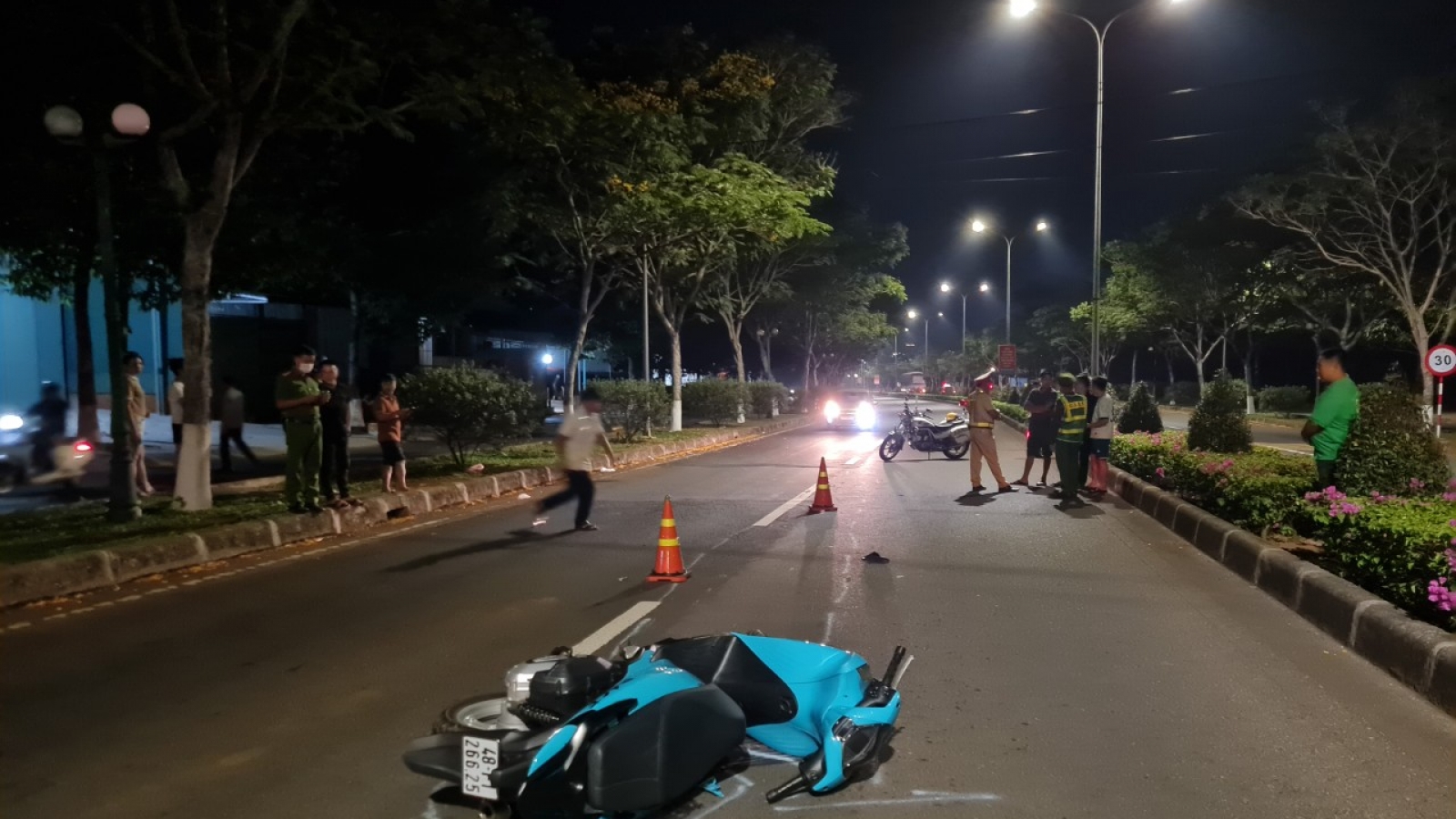 Nam thanh niên lao xe vào cảnh sát tại chốt đo nồng độ cồn