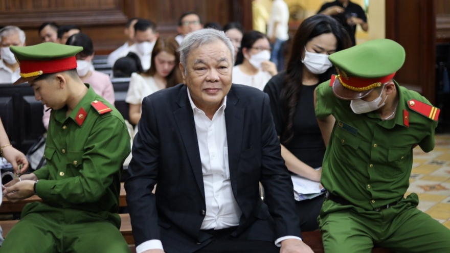 Nóng 24h: 4 luật sư bào chữa cho 3 cha con ông Trần Quí Thanh