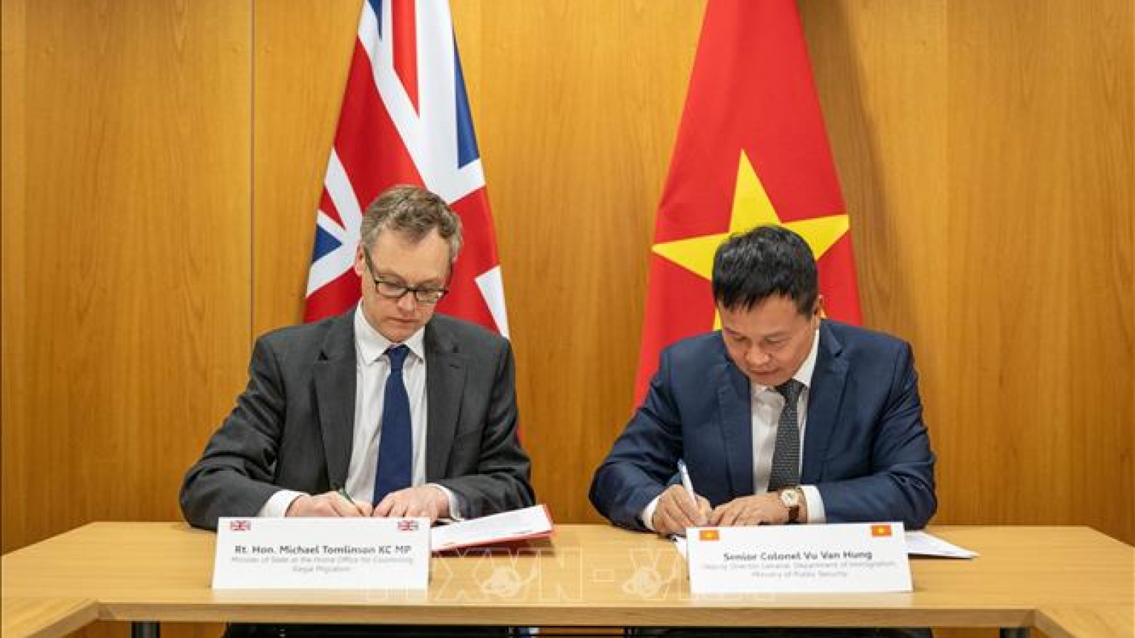 Vietnam and UK ink agreement on combating illegal migration