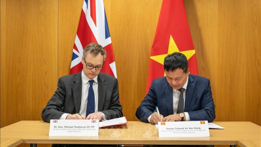 Vietnam and UK ink agreement on combating illegal migration