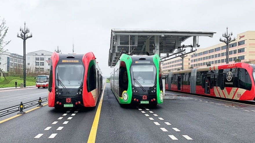 Từ đề xuất tàu điện không ray ở Hà Nội: Không khác gì BRT, phải có làn riêng