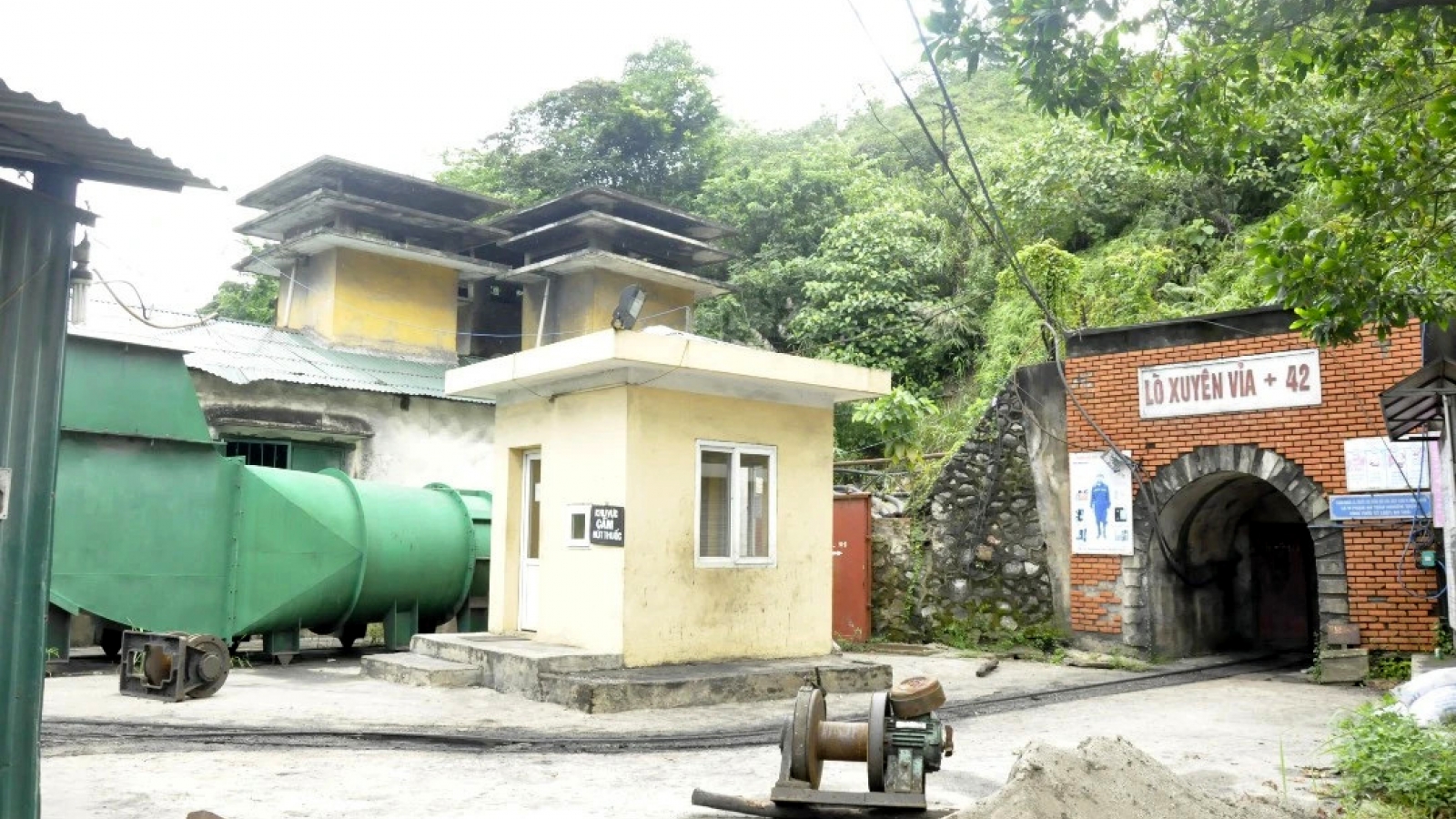 Methane blast kills four coal miners in Vietnam