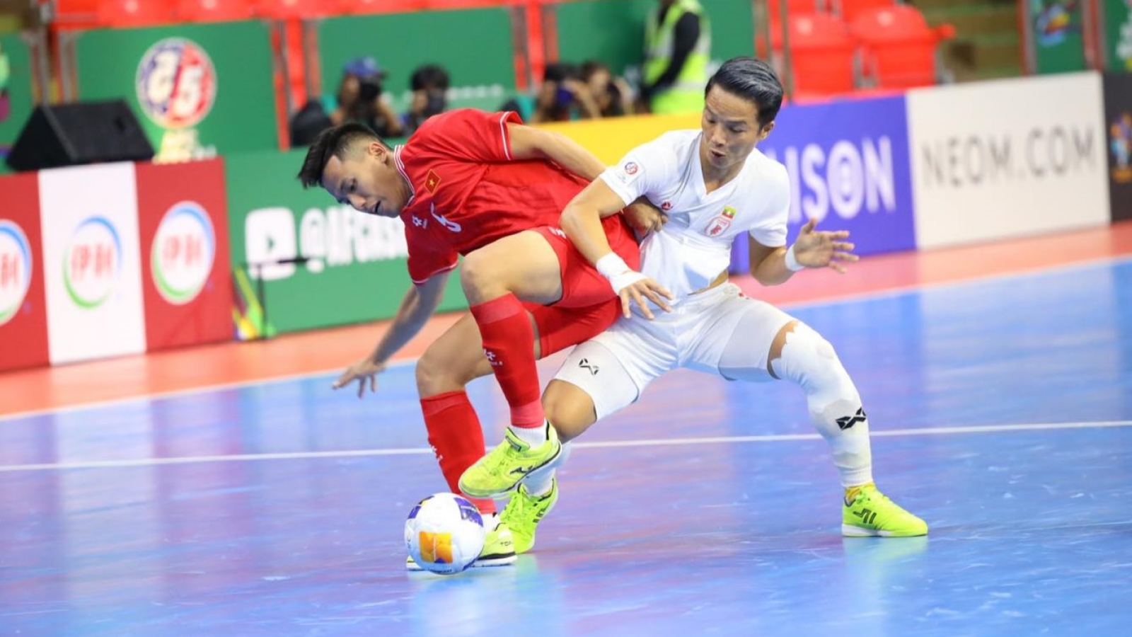 Hàng công kém duyên, ĐT Futsal Việt Nam bị Myanmar cầm hòa 1-1